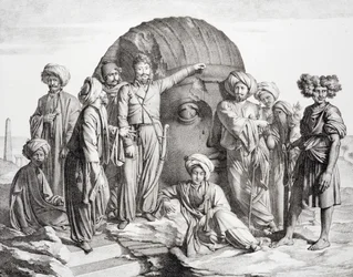 Monsieur Drovetti et ses partisans utilisant un fil à plomb pour mesurer une tête colossale dans le désert égyptien, gravé par G. Engelmann, de 